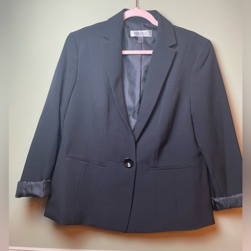 Like New Classic Black One Button Blazer Kasper Size 12 Lined Tailored Fit Sleek